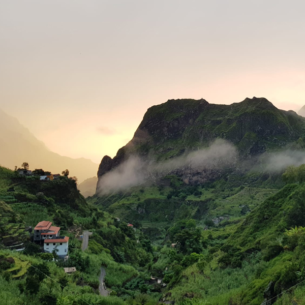 Morgenstimmung und Nebel im Paúl-Tal auf Santo Antão, Kapverden