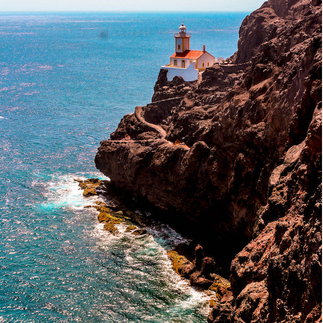 Wunderbarer Blick über den Atlantik bis zum Leuchturm von São Pedro, São Vicente