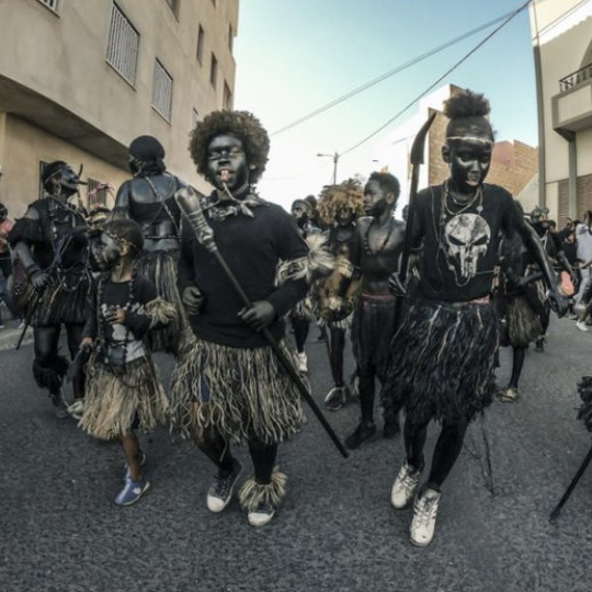 Mandingas am Karnevalsumzug in Mindelo, São Vicente