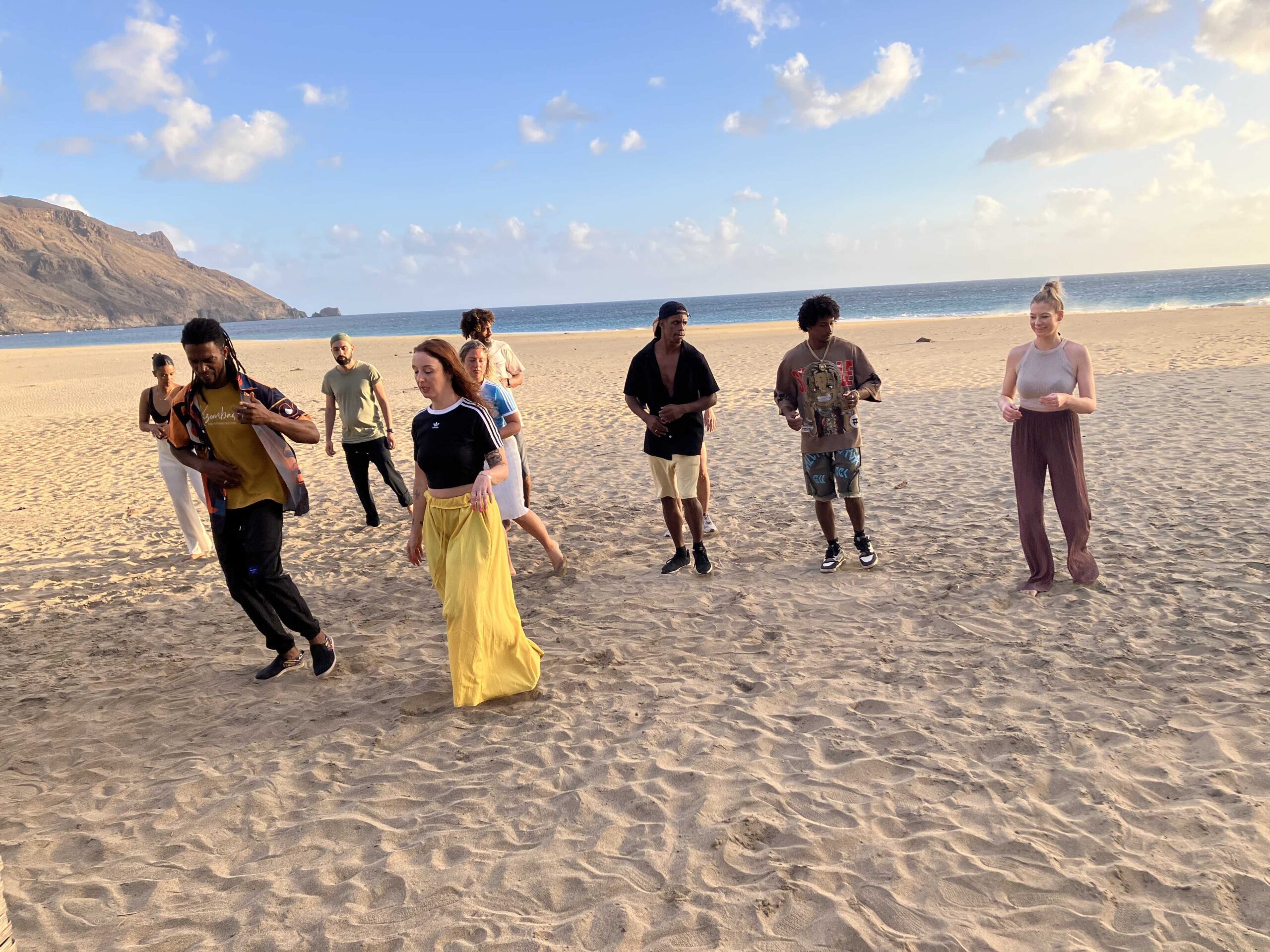 Kizomba Workshop mit Sofi und Alex bei strahlendem Wetter in São Pedro auf der Insel São Vicente Kapverden