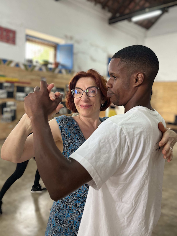 Kundin mit Taxidancer während des Workshops auf der Kizomba Tanzreise auf São Vicente