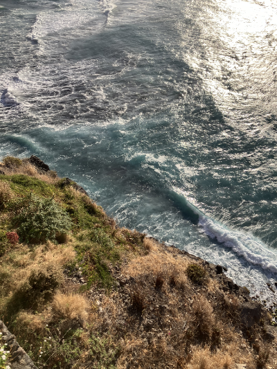 Blick auf Atlantik während Küstenwanderung von Ponta do Sol nach Cruzinha