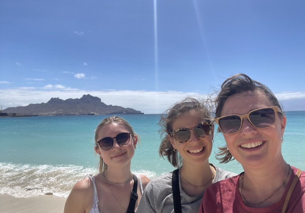 Kunden am Strand von Laginha auf der Insel São Vicente